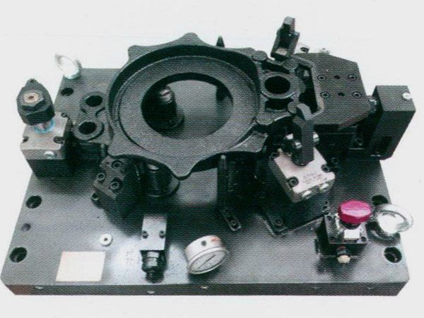 製動器底闆液(ye)壓裌具